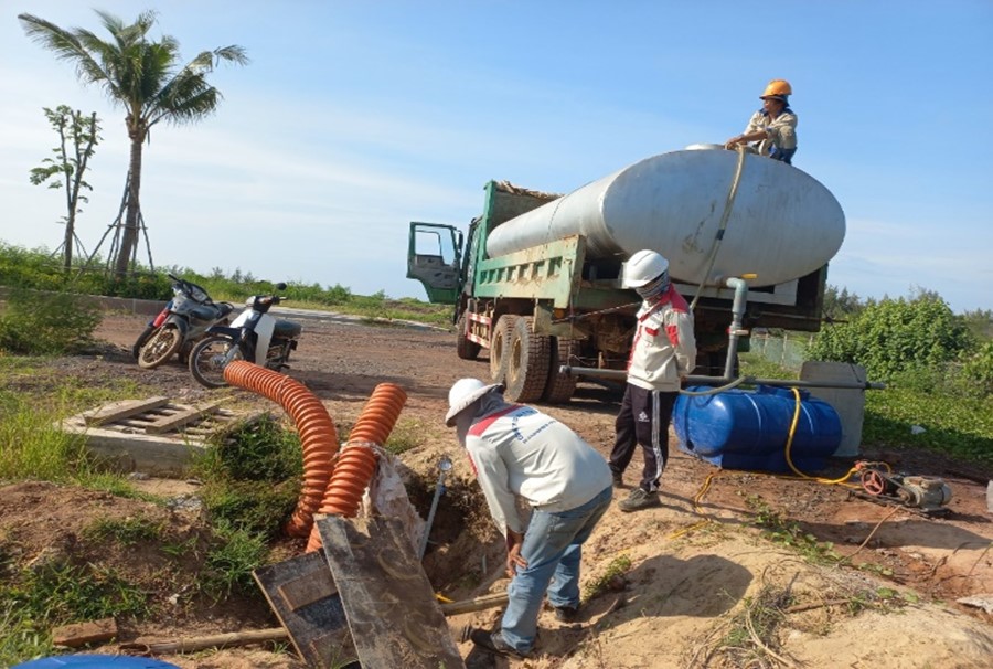 NT Việt Hoa test áp đường nước cấp tuyến đường D12